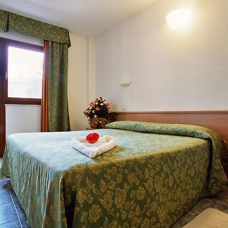 Hotel La Carica Pastrengo Esterno foto