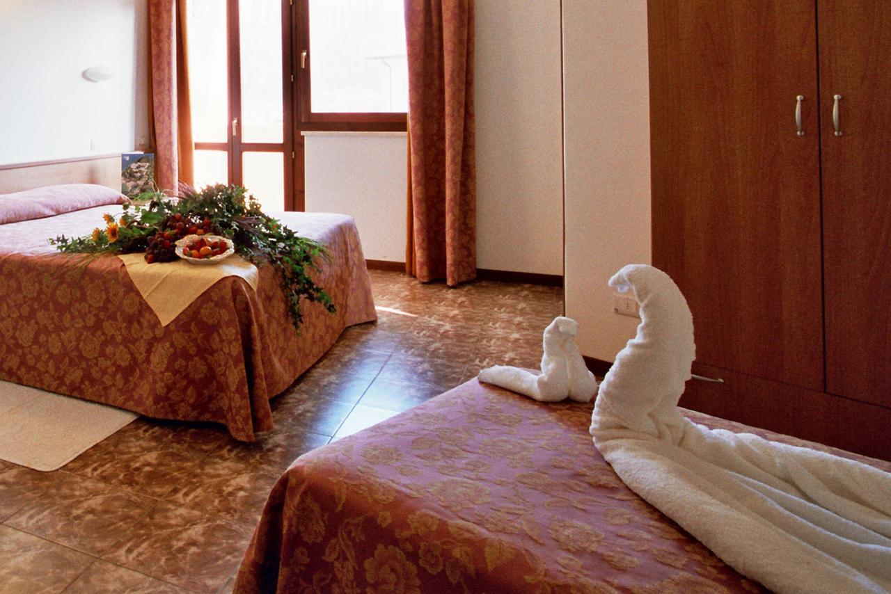 Hotel La Carica Pastrengo Esterno foto