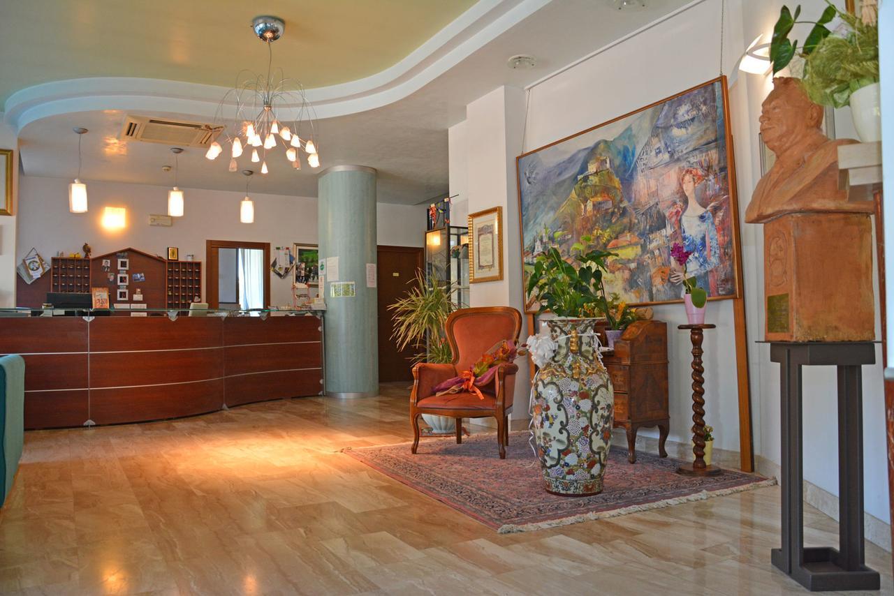 Hotel La Carica Pastrengo Esterno foto