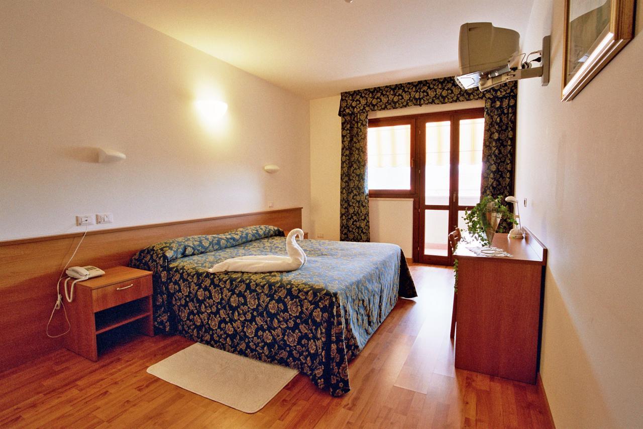 Hotel La Carica Pastrengo Esterno foto