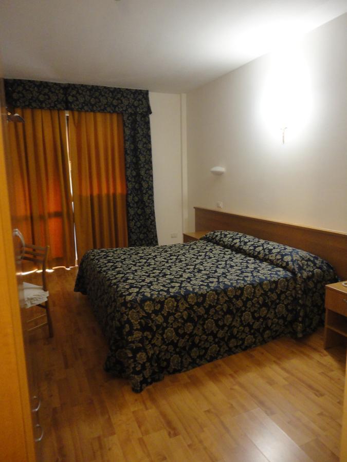 Hotel La Carica Pastrengo Esterno foto