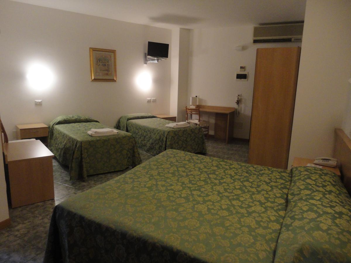 Hotel La Carica Pastrengo Esterno foto
