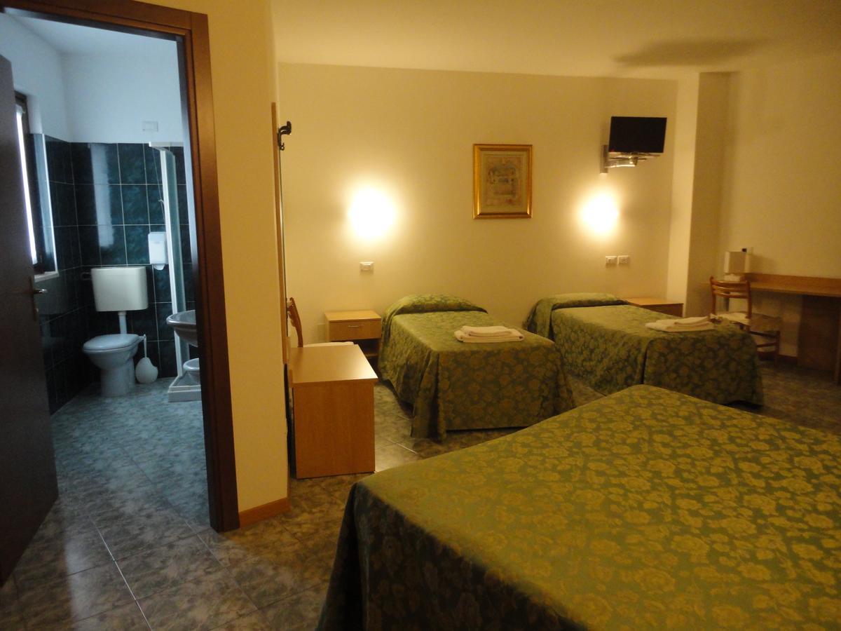 Hotel La Carica Pastrengo Esterno foto