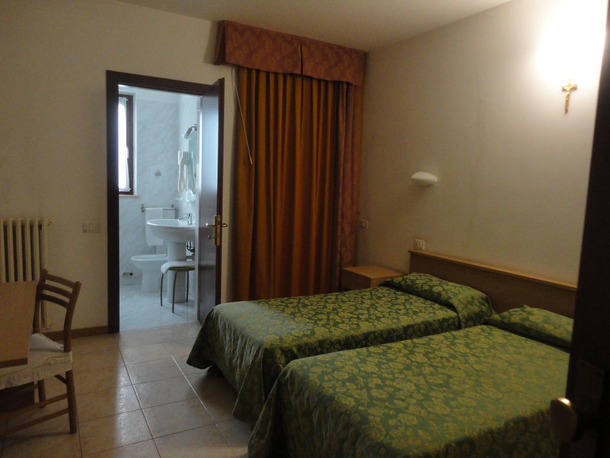Hotel La Carica Pastrengo Esterno foto