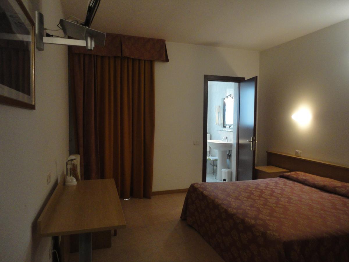 Hotel La Carica Pastrengo Esterno foto
